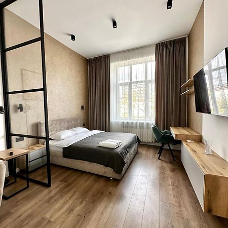 Romantic Apartments - In The Center Of Lviv , King-Size Bed Buitenkant foto