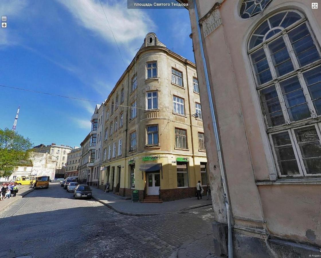 Romantic Apartments - In The Center Of Lviv , King-Size Bed Buitenkant foto