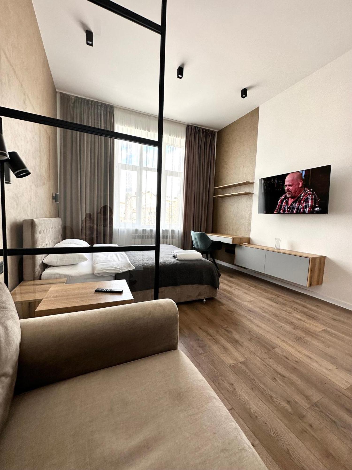 Romantic Apartments - In The Center Of Lviv , King-Size Bed Buitenkant foto