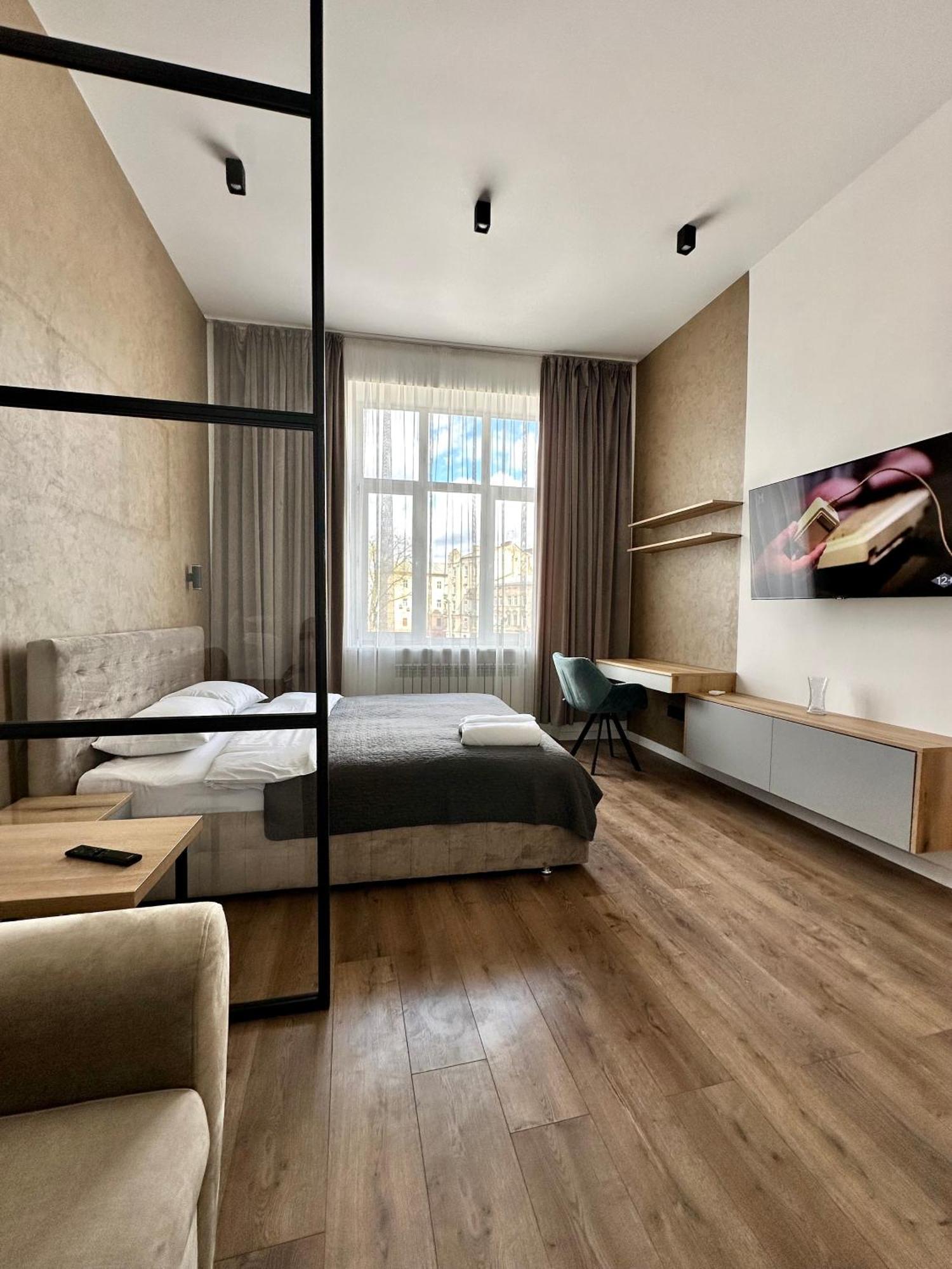 Romantic Apartments - In The Center Of Lviv , King-Size Bed Buitenkant foto