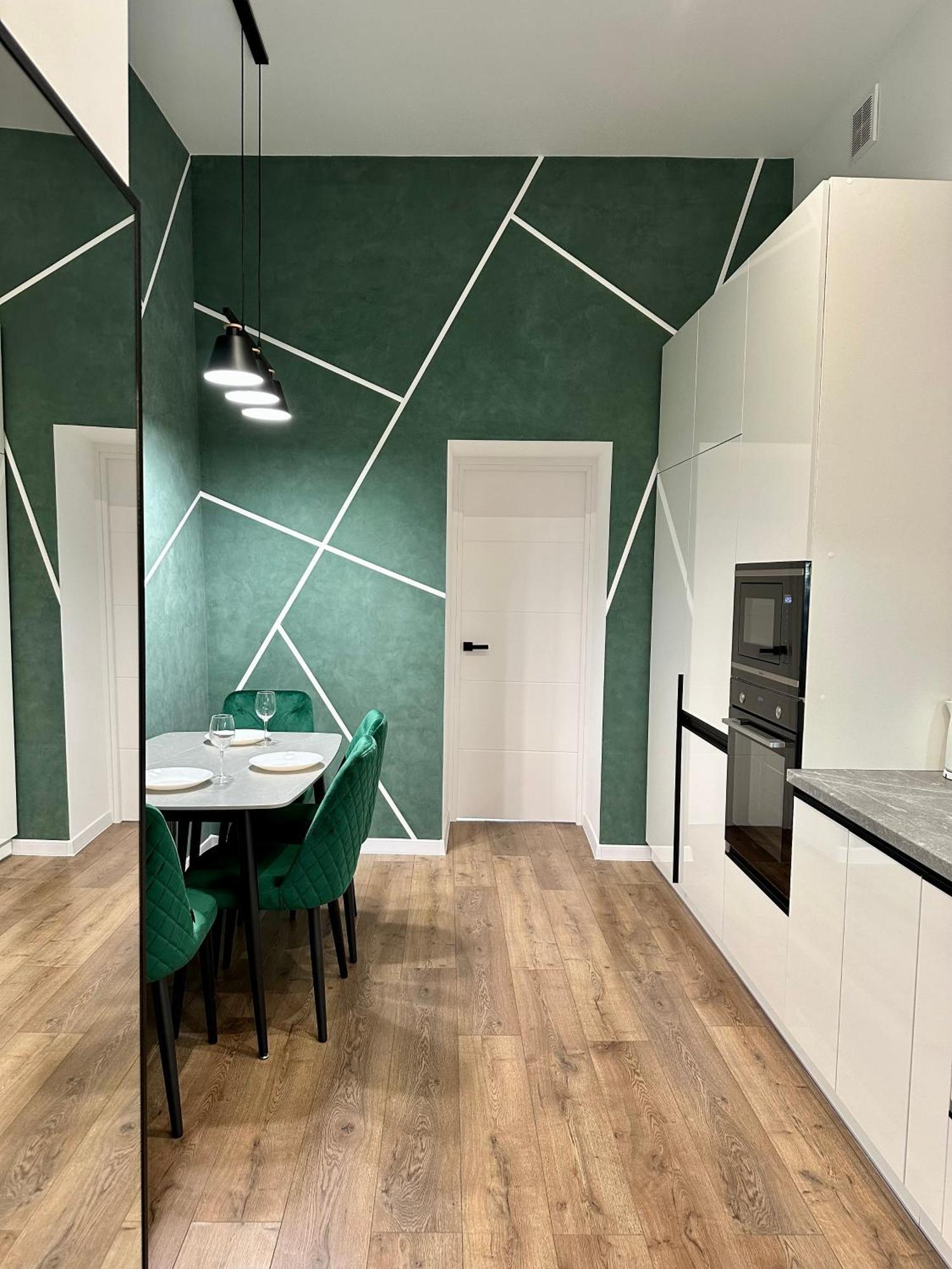 Romantic Apartments - In The Center Of Lviv , King-Size Bed Buitenkant foto